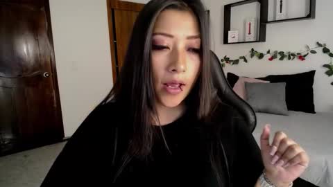 Mia zoe online show from October 2025 02:35:01 PM