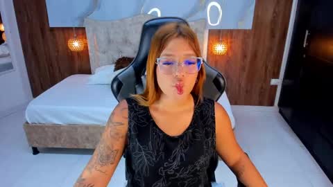Violett online show from June 2026 08:14:02 PM