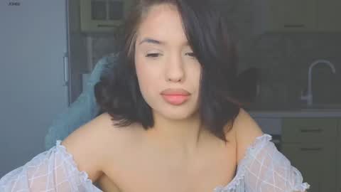 Mia online show from February 2025 10:20:02 PM