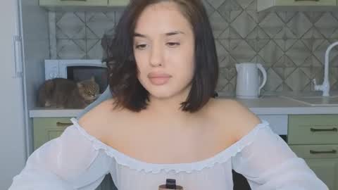 Mia online show from March 2025 07:41:01 AM