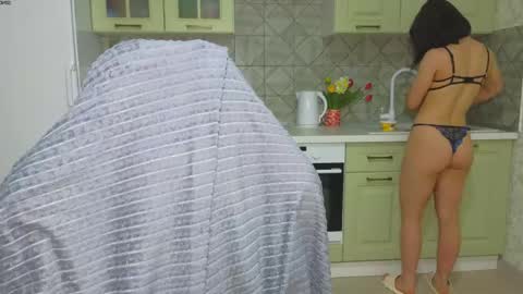 Mia online show from April 2026 08:29:02 PM