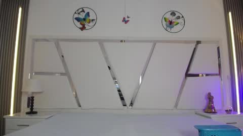 Mia  online show from May 2026 07:00:01 PM