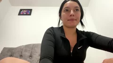 Snapshot of mia__robertss chatting on November 2025 03:05:02 AM Mia online show from November 2025 03:05:02 AM