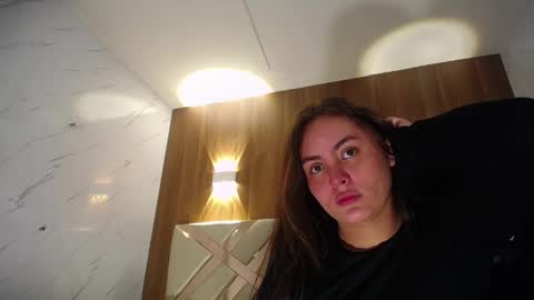 Mia  online show from October 2025 01:39:03 AM