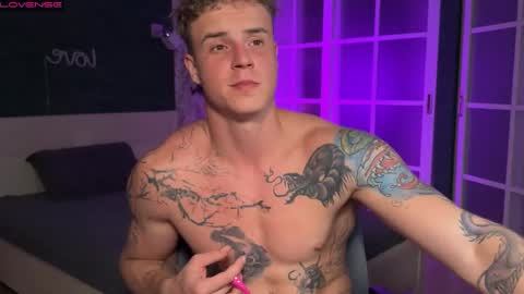 Snapshot of mia_andre chatting on September 2025 08:34:01 PM Andre and Mia online show from September 2025 08:34:01 PM