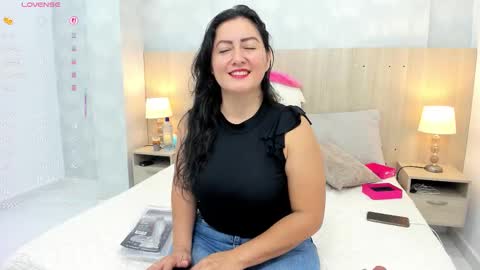 Mia Aristizabal online show from October 2025 07:23:01 PM