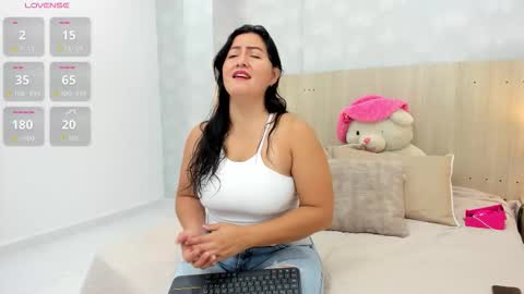 Mia Aristizabal online show from December 2025 11:41:02 AM