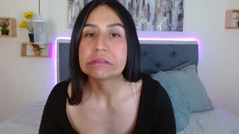 M I A  A Y R A online show from September 2025 02:44:01 PM