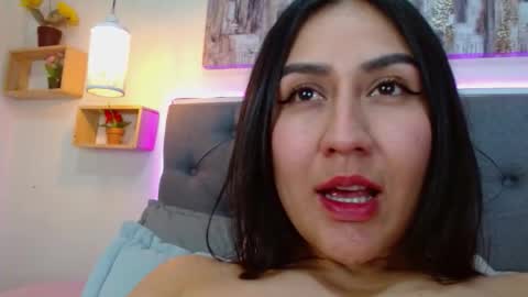 M I A  A Y R A online show from November 2025 04:05:01 PM