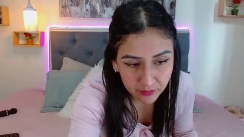 M I A  A Y R A online show from November 2025 03:55:02 PM