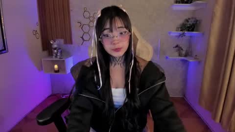 Mia online show from September 2025 07:32:02 AM