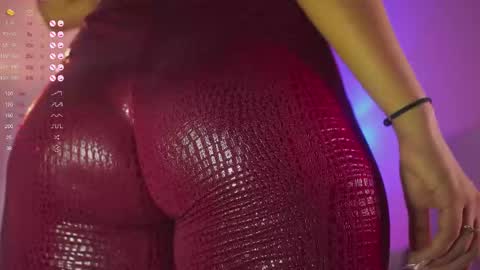 Anna online show from November 2025 09:27:02 PM