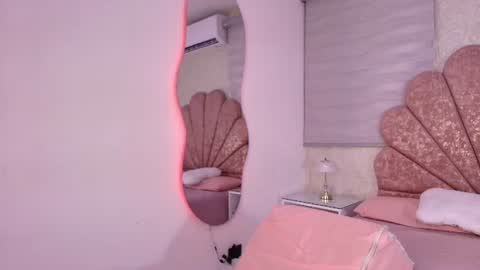 Snapshot of mia_collenss chatting on June 2026 03:05:01 AM Mia online show from June 2026 03:05:01 AM