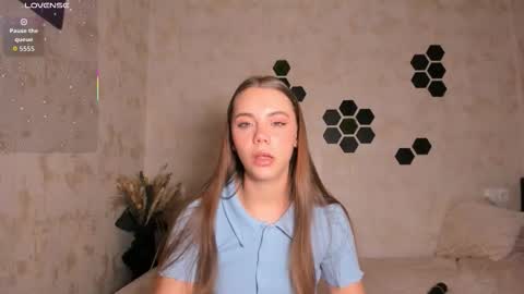 Mia  next stream Thursday 1400 UTC1 Friday 1400 UTC1 online show from October 2025 02:23:02 PM