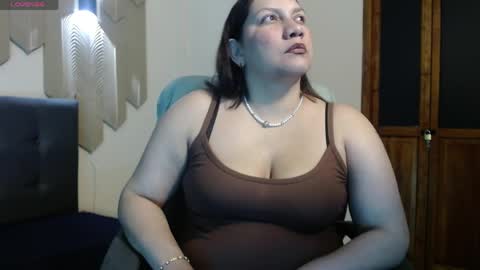 Mia online show from April 2026 04:04:01 AM