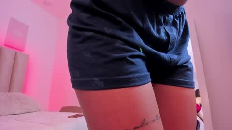 mia_corner online show from March 2026 06:41:03 AM