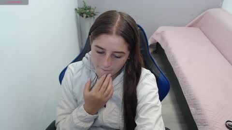 Mia online show from February 2026 01:54:02 PM