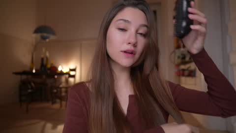 Mia online show from November 2025 06:43:02 PM