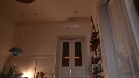 Mia online show from November 2025 06:18:01 PM