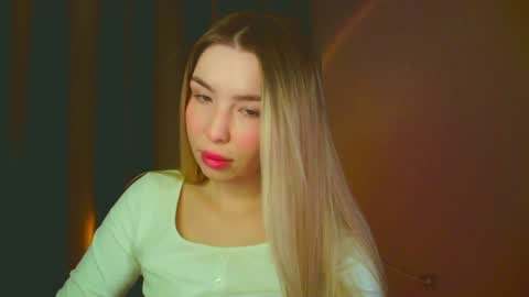 Snapshot of mia_fleur_ chatting on January 2025 02:31:01 AM Mia online show from January 2025 02:31:01 AM