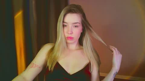 Snapshot of mia_fleur_ chatting on January 2025 05:59:01 AM Mia online show from January 2025 05:59:01 AM