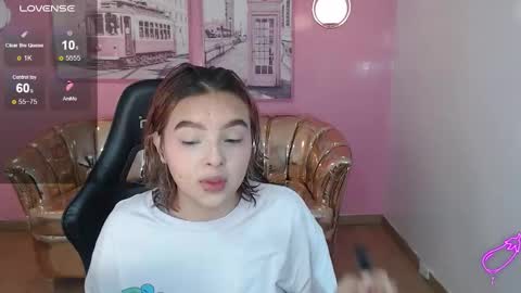 Mia online show from November 2025 12:55:01 PM