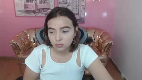 Mia online show from December 2025 12:55:01 PM