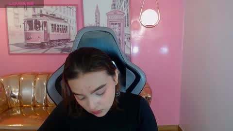 Mia online show from December 2025 12:57:02 PM