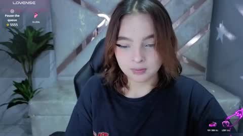 Mia online show from March 2026 01:04:02 PM