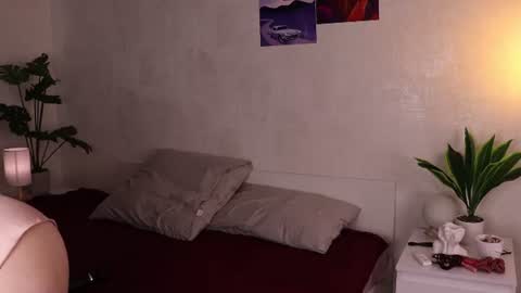 Mia  online show from June 2026 09:18:02 AM