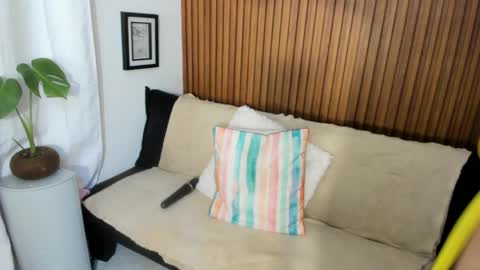 Mia online show from April 2026 03:40:02 AM