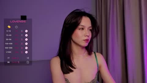 Mia online show from October 2025 04:13:01 PM