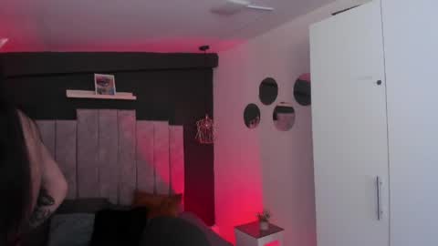 Val  online show from April 2026 07:36:01 PM