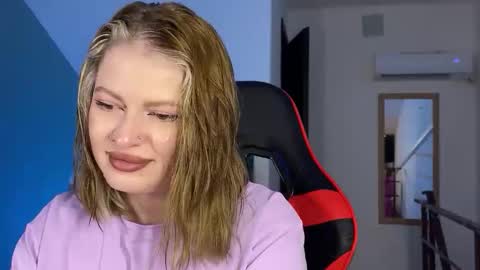 Mia online show from September 2025 03:11:02 PM
