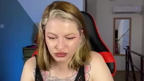 Mia online show from September 2025 03:24:01 PM