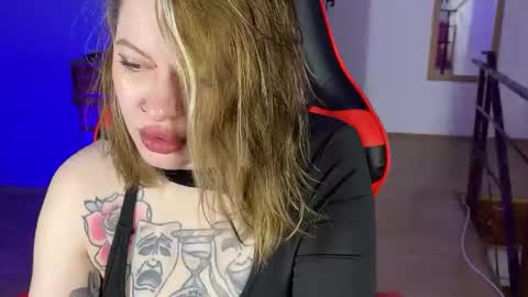 Mia online show from October 2025 11:41:02 AM