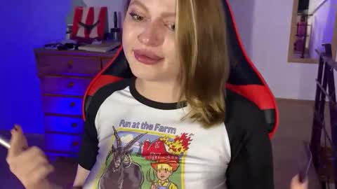 Mia online show from October 2025 07:01:01 PM