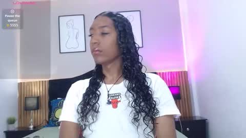 Mia online show from February 2026 01:07:01 PM