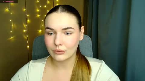mia_lemm online show from November 2025 12:15:02 PM
