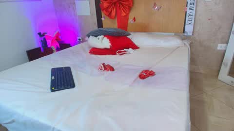 MIALOPEZ      .     Y      .      online show from February 2026 07:21:02 PM