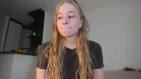 Mia here Appreciate your support online show from October 2025 12:53:02 PM