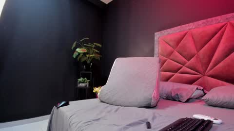 MIA  online show from January 2025 10:12:02 PM