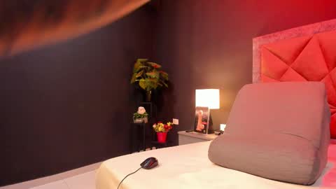 MIA  online show from November 2025 07:06:01 PM