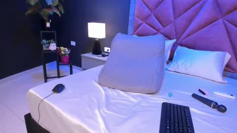 MIA  online show from March 2026 07:54:01 PM