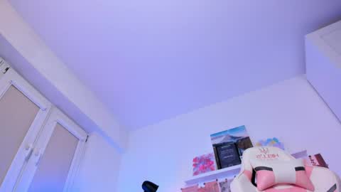 Mia online show from March 2026 03:17:01 AM