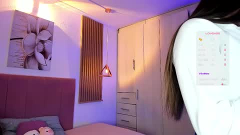 Mia Nevaeh - follow me online show from November 2025 09:14:01 PM