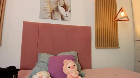 Mia Nevaeh - follow me online show from November 2025 06:56:02 PM