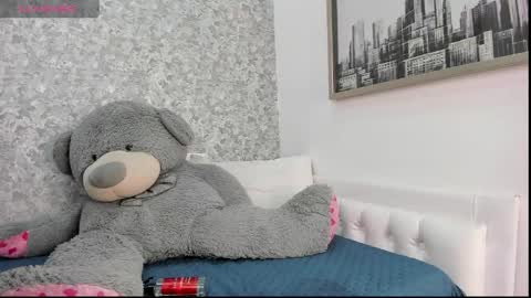 Mia online show from May 2026 12:07:01 AM