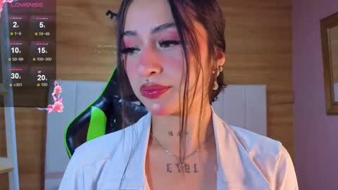 Snapshot of mia_ponce_a chatting on December 2025 12:42:02 PM MIA online show from December 2025 12:42:02 PM