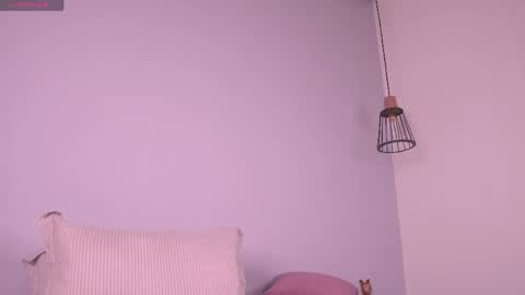 Mia Reeves online show from March 2026 07:57:02 PM